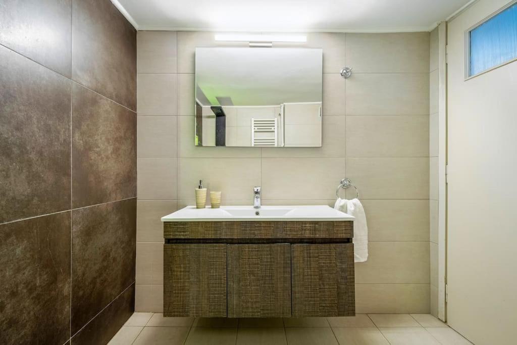 Urban Grey Apartment Athens Exterior photo